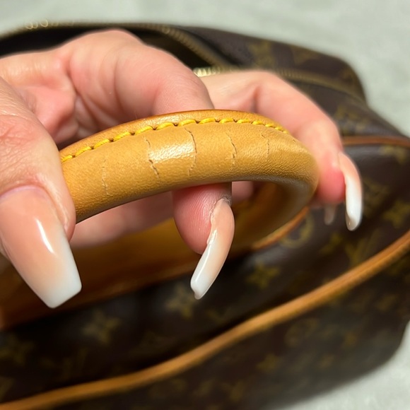 Authentic Louis  Vuitton Deauville  Bowling vanity bag !!! ❤️ - Picture 10 of 17